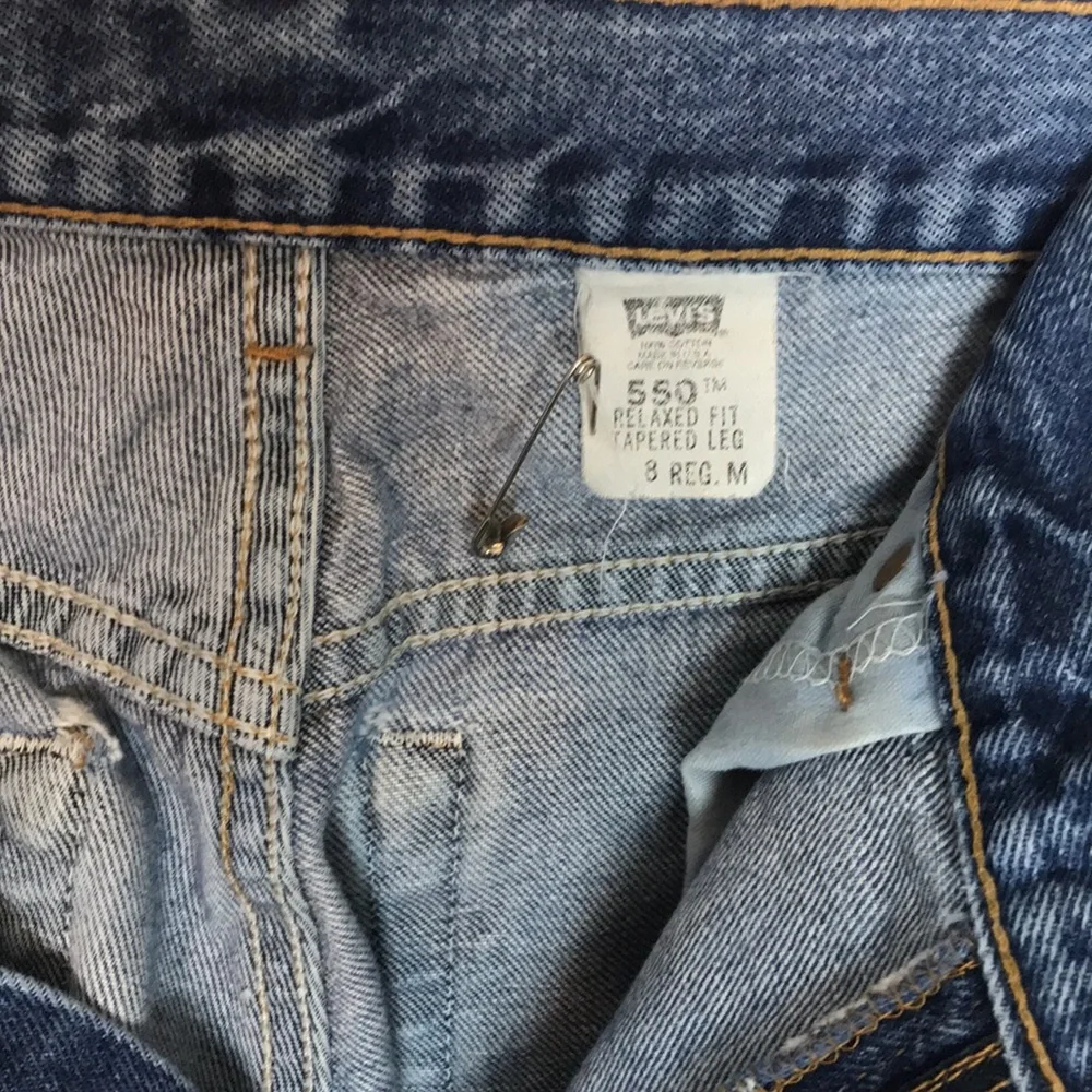 Vintage excellent used condition Levi’s tiny waist high waisted taper full leg